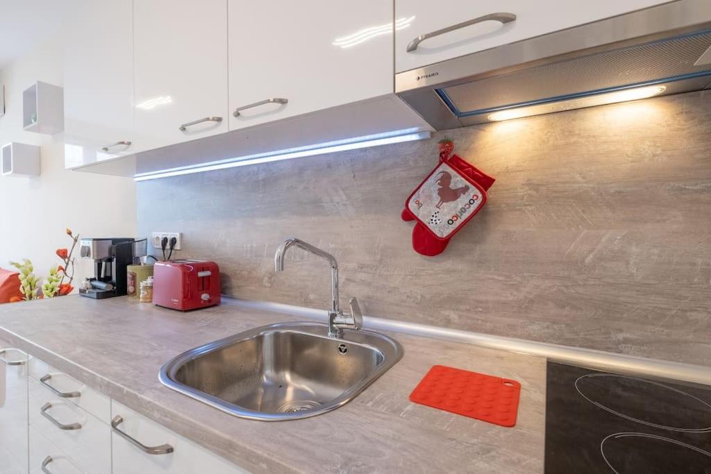 Bright & Chic Parkside Apartment София Экстерьер фото