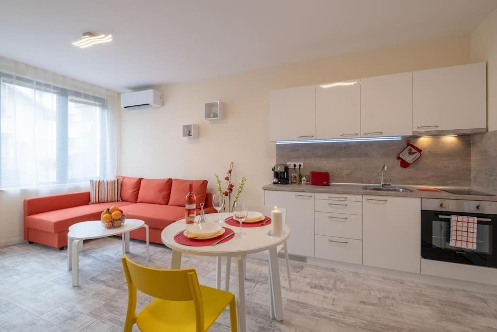 Bright & Chic Parkside Apartment София Экстерьер фото